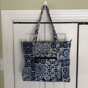 Vera Bradley Glenna Tote Bag Island Tile Blue Preowned